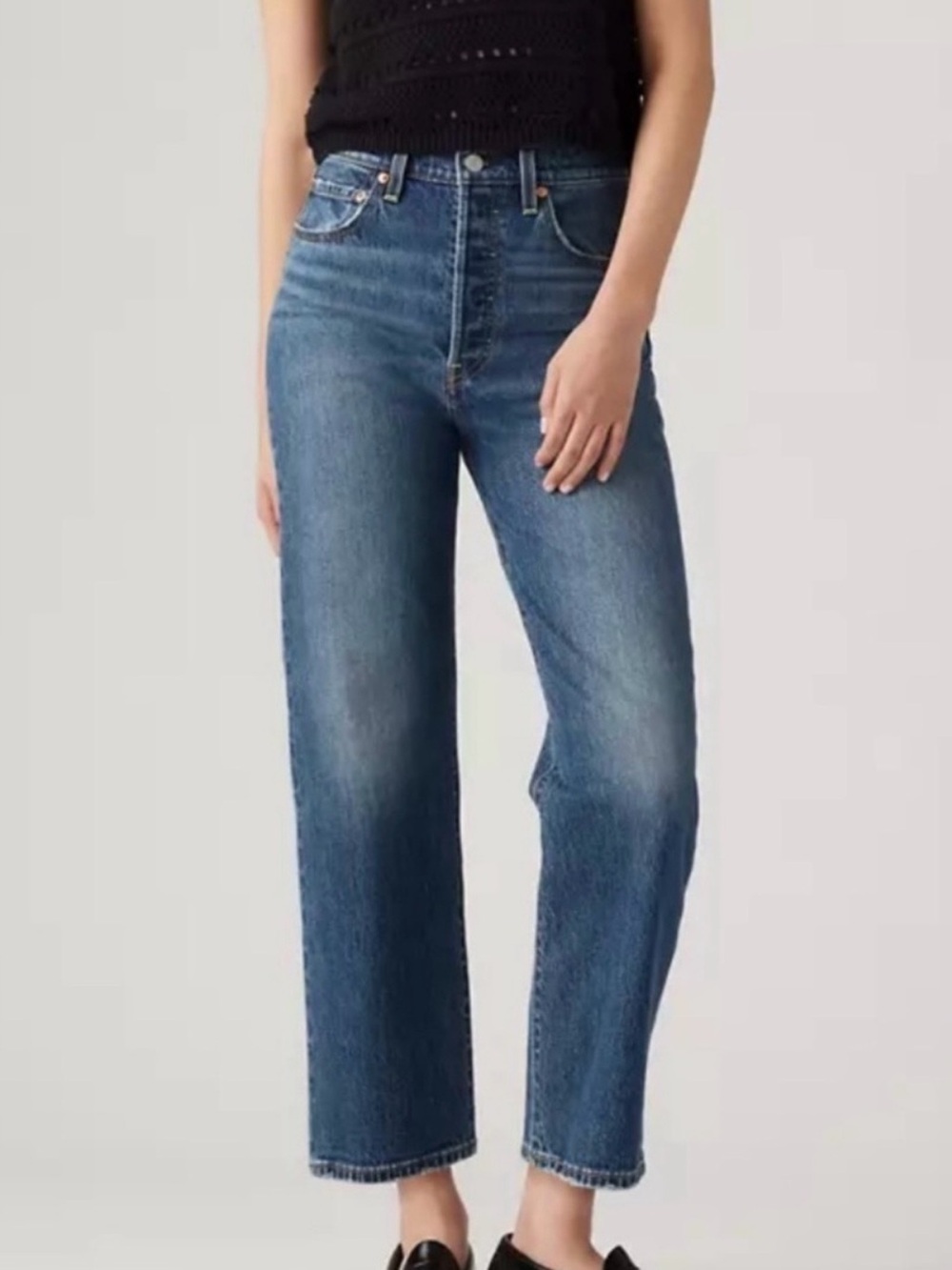Levi's Women's Straight Leg Jeans in Medium Blue